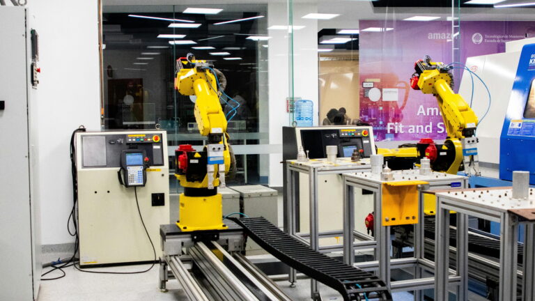 Interpretation of the Implementation Plan for Further Promoting the Innovation and Development of Service-Oriented Manufacturing (2025–2028)